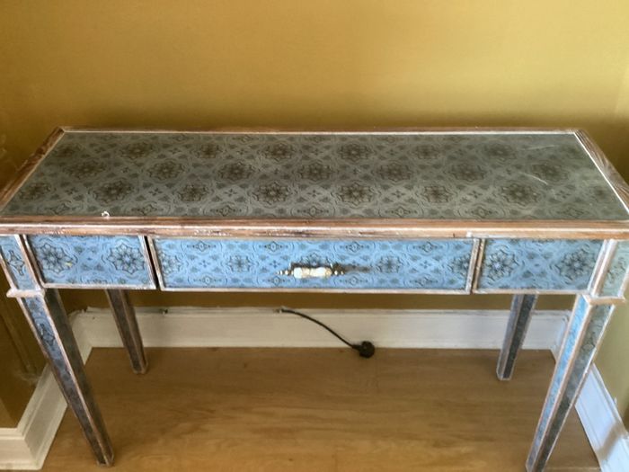 Consol table