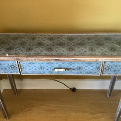 Consol table