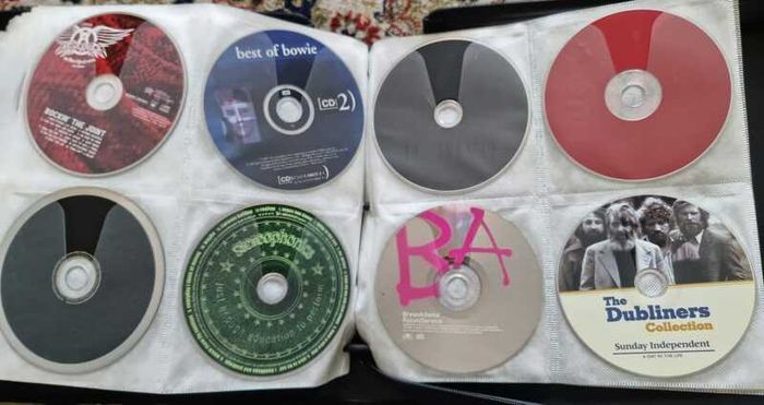 160 CD + Case. All CD's in perfect playable condition.