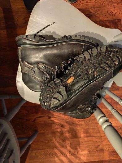 meindl Bhutan hunting hiking boots, there is another pair of meindl in the photos and a pair of Haix size 10, and lastly a pair of Mammut boots size 10, all great boots and in super condition.