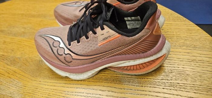 Saucony Womens runners size 5