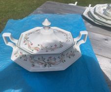 Eternal Beau covered vegetable dish / Tureen