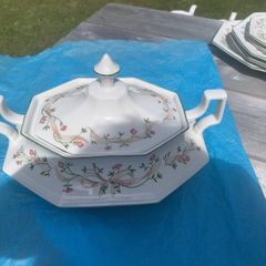 Eternal Beau covered vegetable dish / Tureen