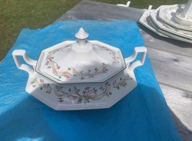 Eternal Beau covered vegetable dish / Tureen