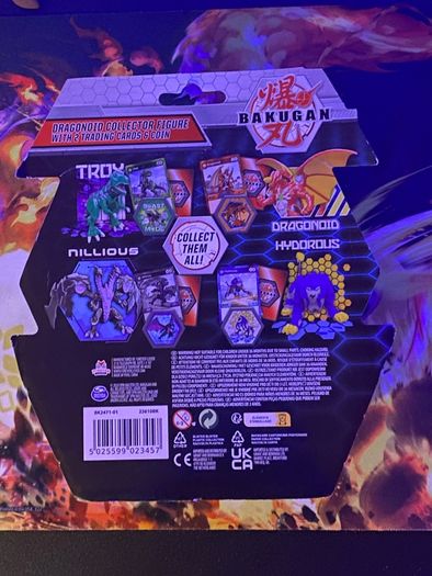 Bakugan Dragonoid figurine and trading cards