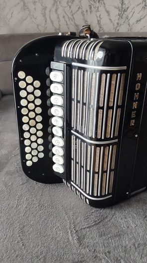 Hohner Morino Club N Button Accordian C/F