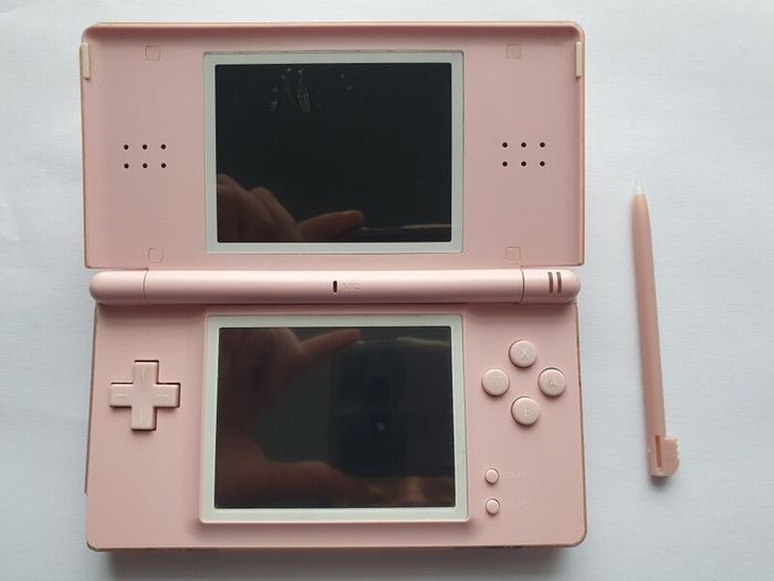 Nintendo DS Lite pink