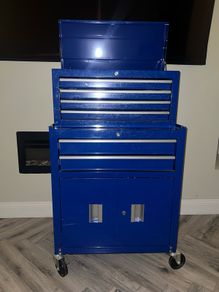Empty double tool chest