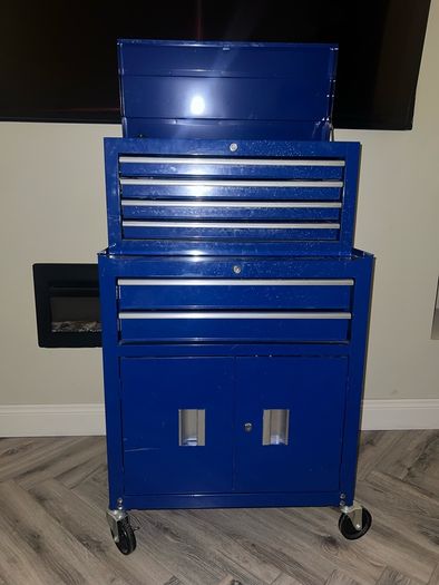 Empty double tool chest
