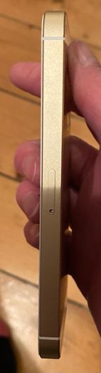 Apple iPhone SE Gold 32GB Sim Free in Brand New Condition