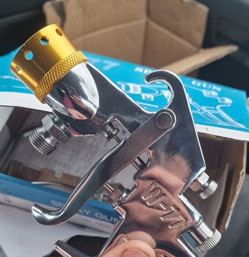 Paint spray gun with pot tank, a W-77 model nozzle.