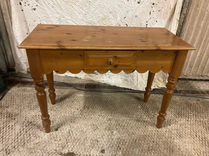 Hall / Side table
