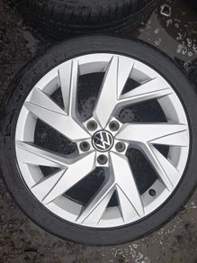 18" Genuine Vw Alloys with tyres