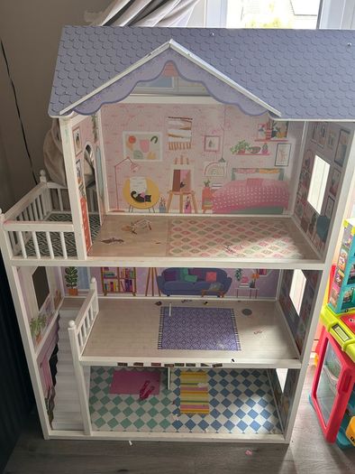 FREE !! large dolls house