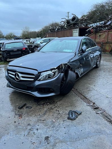 Breaking Mercedes c350e 2016 c class w205 hybrid