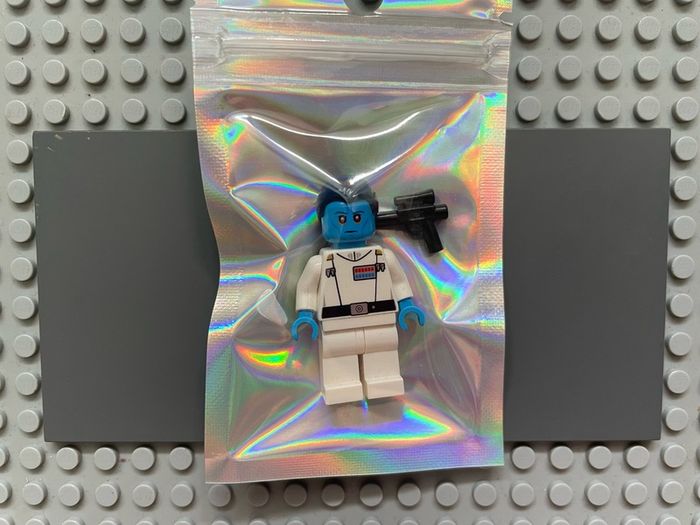 lego Star Wars sw0811 Grand Admiral Thrawn minifigure- Dark Azure Skin
