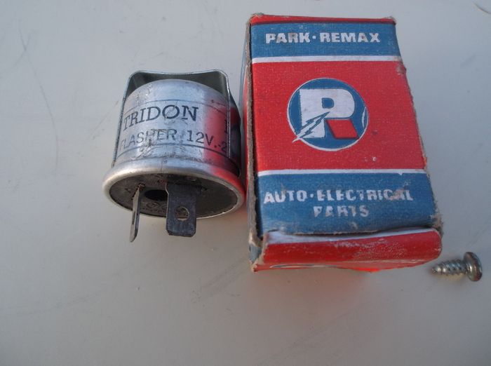 12 Volt Flasher Unit.