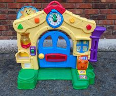 Fisher Price, Laugh & Learn House (used).