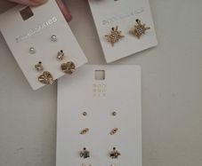 9 pairs of stud earrings