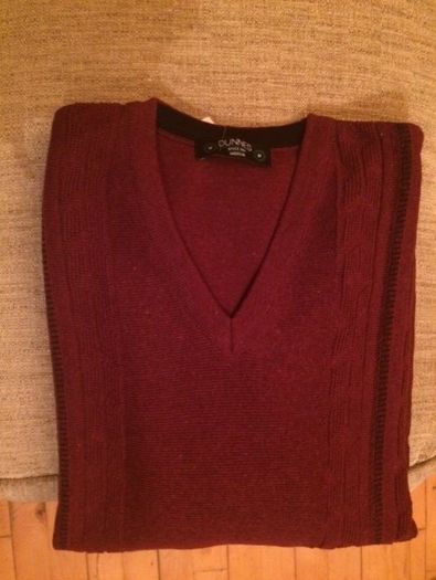 Mens jumper. Size Medium. Wine. New