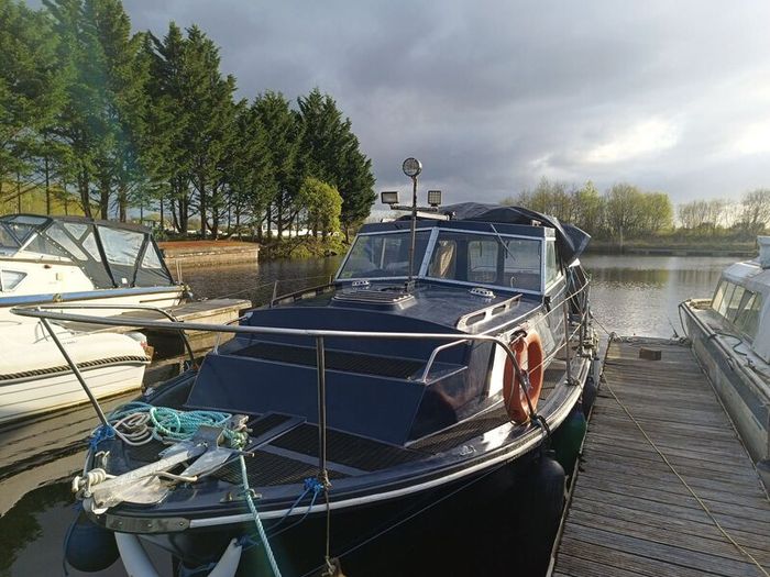 Boat cruiser 28ft perfect condition