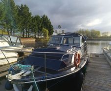 Boat cruiser 28ft perfect condition
