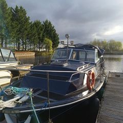 Boat cruiser 28ft perfect condition
