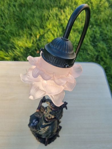 Figural lamp in the Art Nouveau style