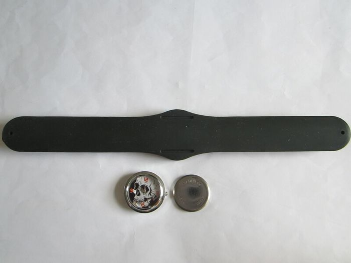 Slap-on Watch - Black Rubber Band with Skulls