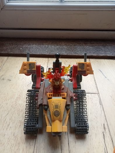 Lego Legends of Chima King Crominus rescue.