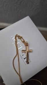 Men's and women's chains, crosses and 18k gold plated chains.