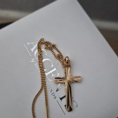 Men's and women's chains, crosses and 18k gold plated chains.