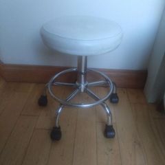 Skinmate Height adjustable stool