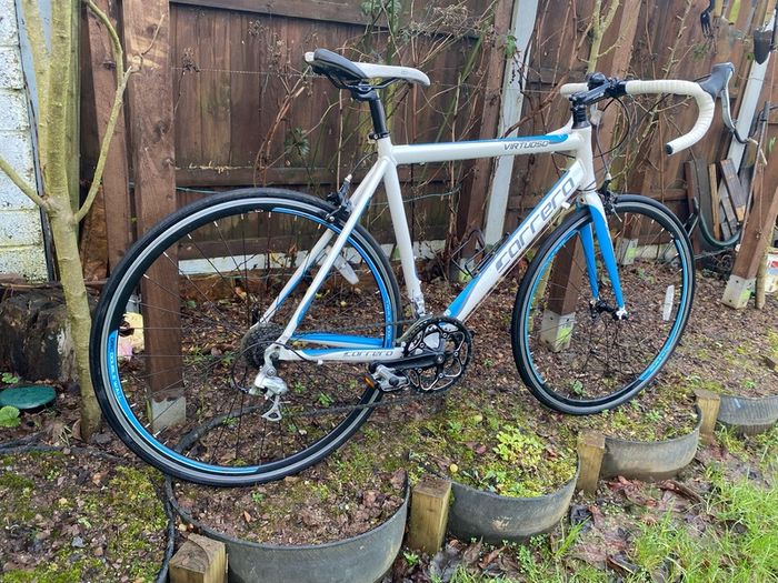 Carrera Virtuoso 700x25c wheels 21.5 inch frame 16 speed