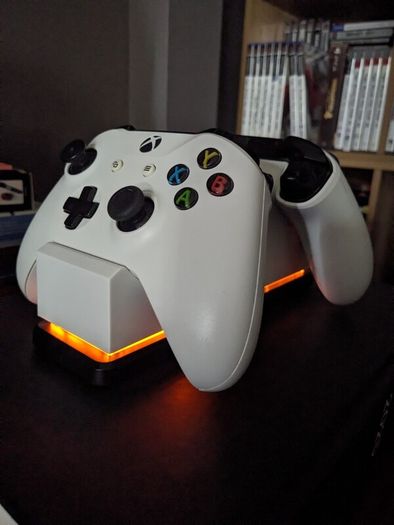 2 Xbox One controllers with charging station