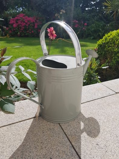 metal watering can