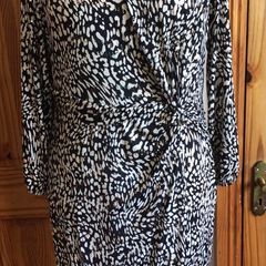 F&F Black cream and gold sparkle special ocassion Dress Size 16 can post