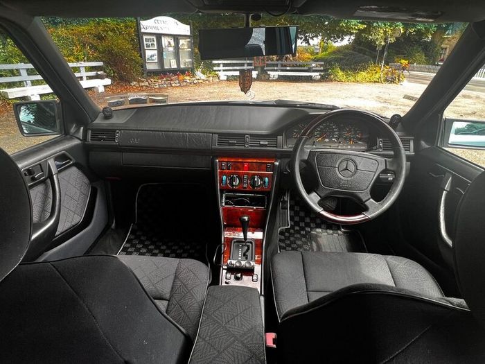 Mercedes-Benz E-Class 1993