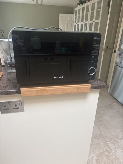 Hotpoint Extra Space Microwave