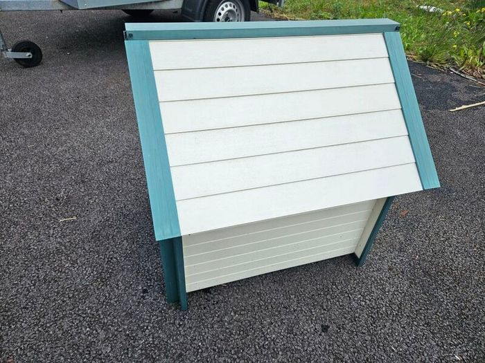 Dog kennel