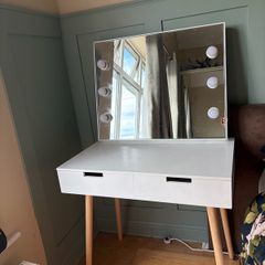 hollywood mirror vanity table