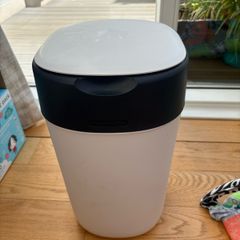 tommy Tippee nappy bin