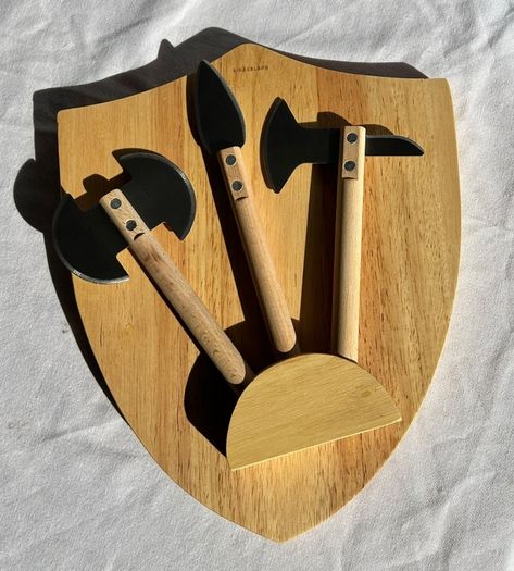 Kikkerland Viking Cheese Board Shield + 3 Axe Knives - NEW Sealed