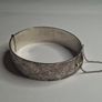 Vintage Solid Sterling Silver Engraved Hinged Bangle Bracelet Image 4