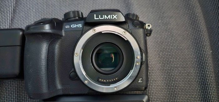 Panasonic GH5 + Metabones Speedbooster +Tripod + 3ft Nanlite Pavotube 30c