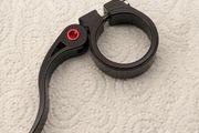 Katana Saddle Clamp QR 34.9 mm (black/red)