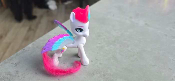 4euro Each - Select in comments - New Generation Moulded 3 inch  Figure Sparkle Glitter Hasbro Crystal Adventure MLP G5 My Little Pony