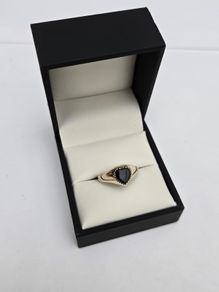 9ct Yellow Gold Onyx Heart Ring