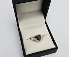 9ct Yellow Gold Onyx Heart Ring