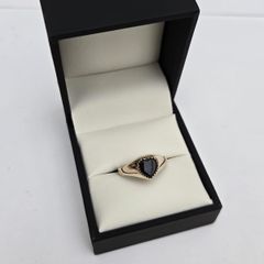 9ct Yellow Gold Onyx Heart Ring